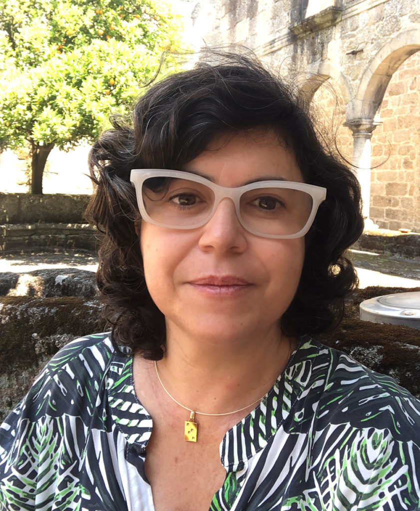 Claudia Ferreira, especialista em papéis - Criadora e idealizadora do Portal do Papel